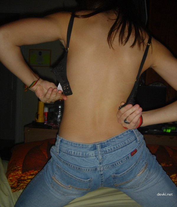 Amateur Girlfriend Striptease Captured on Camera