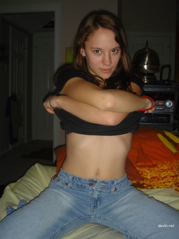 Amateur Girlfriend Striptease Captured on Camera