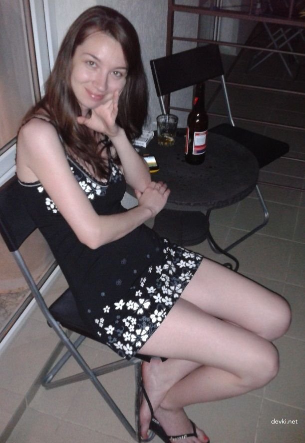 Amateur Guy Captures Nude Girl in the Act - Explicit Photo Session