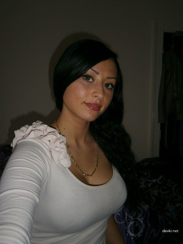 Seductive Teen Naked: Stunning Amateur Girl Exposed!