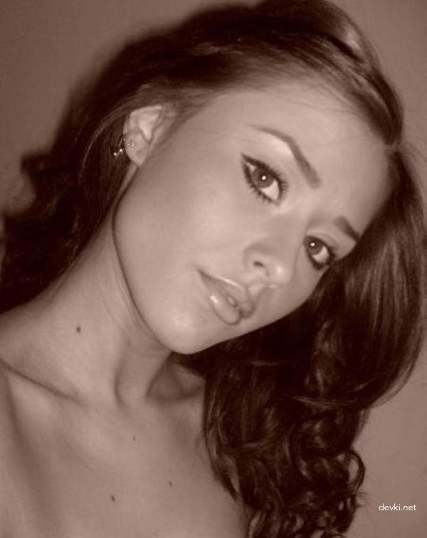 Seductive Teen Naked: Stunning Amateur Girl Exposed!