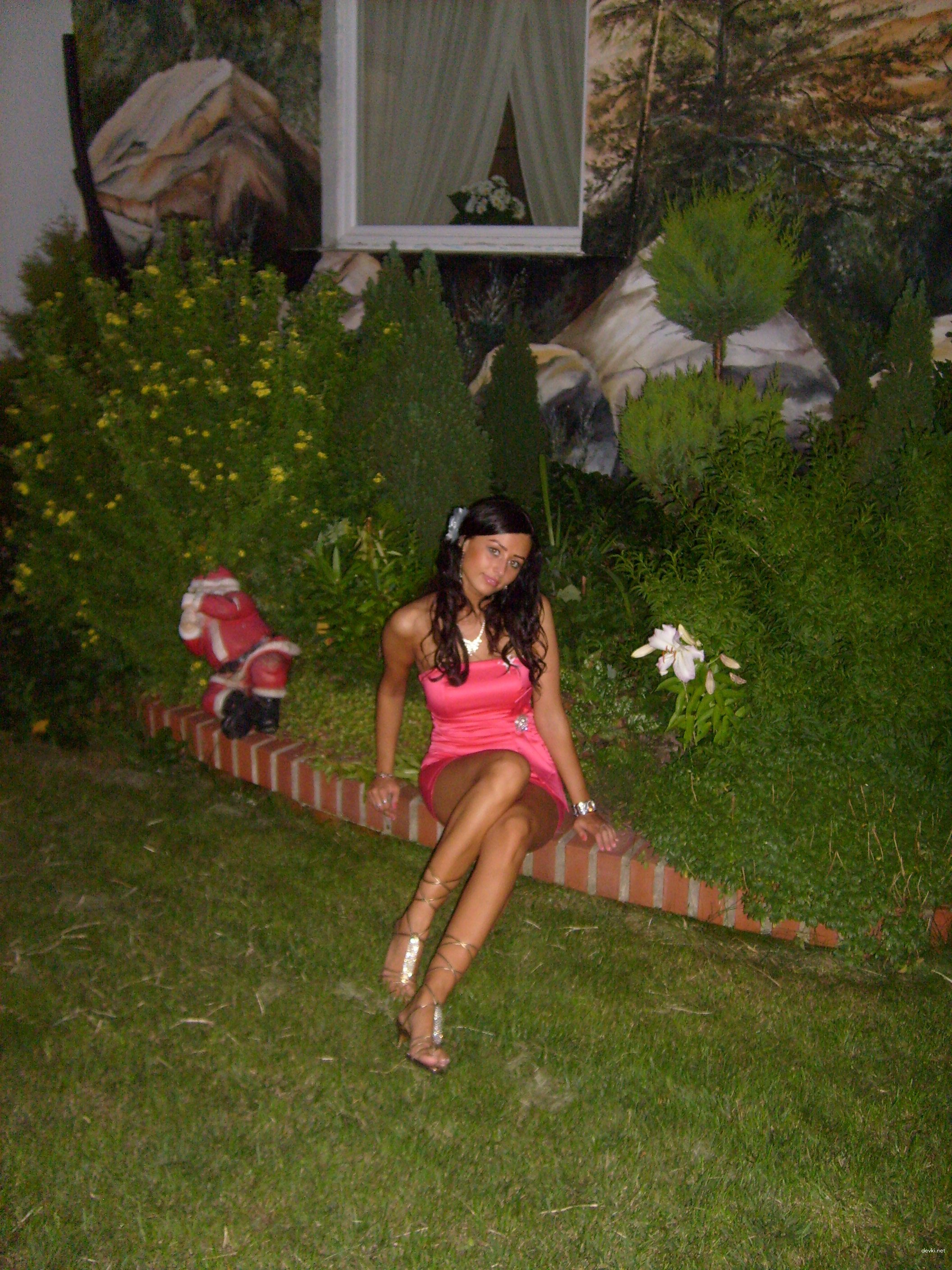 Seductive Teen Naked: Stunning Amateur Girl Exposed!