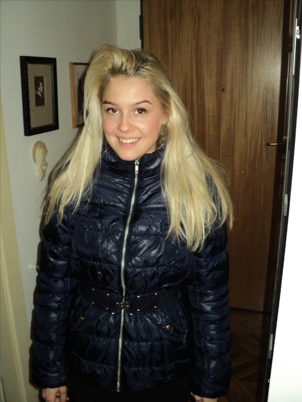 Drunk Stranger Strips - Amateur Explicit Photo of Intoxicated Woman Undressing