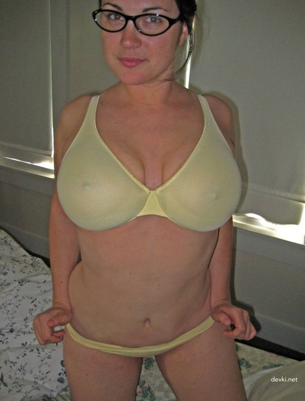 Curvy Wife Plays with Pussy: Hot BBW Solo Action