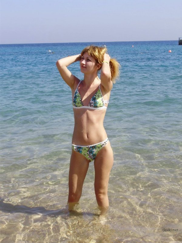 Hot Amateur Girl Shows Off Her Tan - Explicit Sunbathing Photos