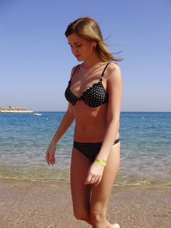 Hot Amateur Girl Shows Off Her Tan - Explicit Sunbathing Photos