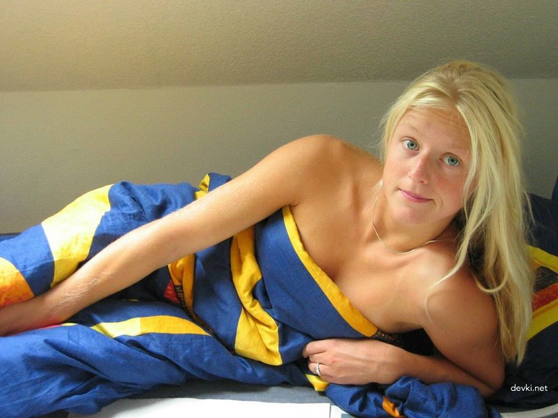 Juicy Young Teen with Big Wet Pussy Lips