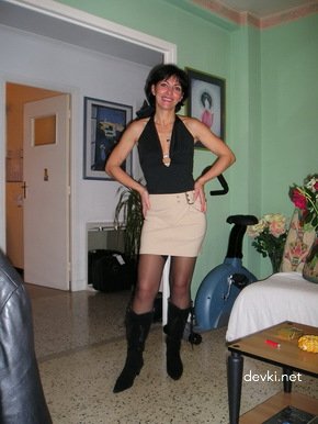 Hot Mature Babe in Amateur Photo Shoot - Explicit MILF Beauty in Action