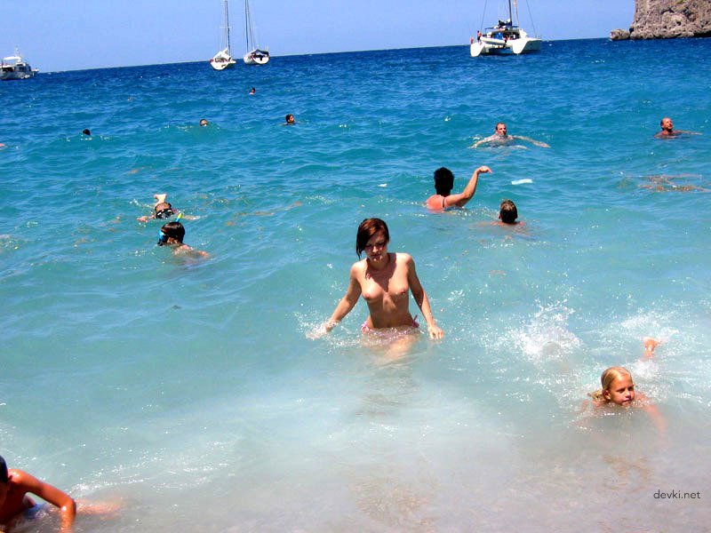 Hot Amateur Vacation Hookup with Girlfriend - Explicit Photo