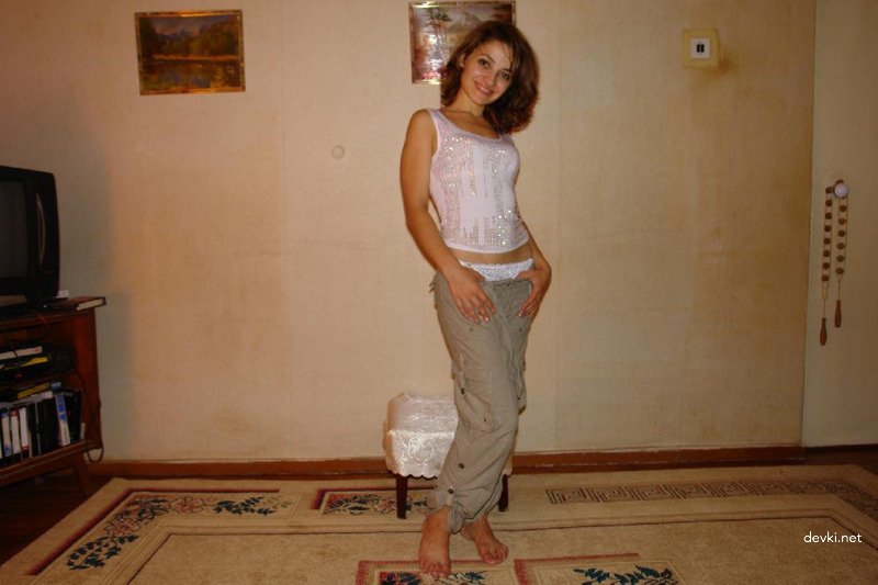 Sensual Amateur Strip Tease for Lover: Explicit Homemade Photos