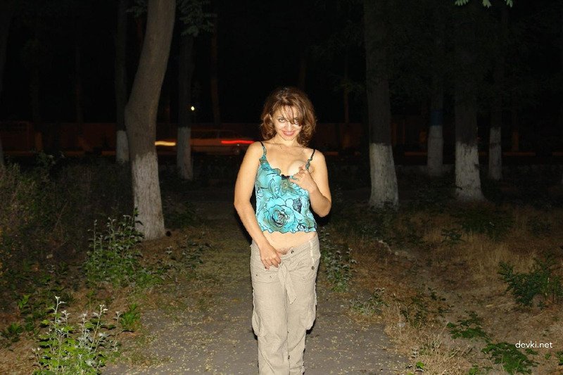 Sensual Amateur Strip Tease for Lover: Explicit Homemade Photos