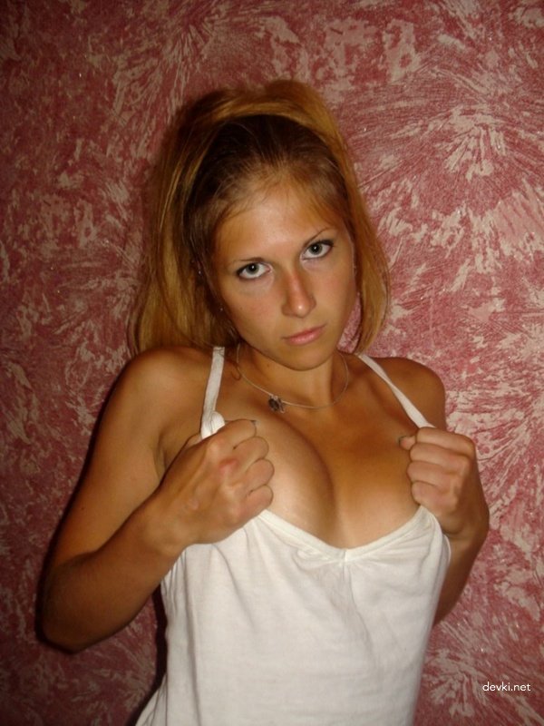 Fiery Redhead Flaunts Her Assets in Amateur Photo Shoot