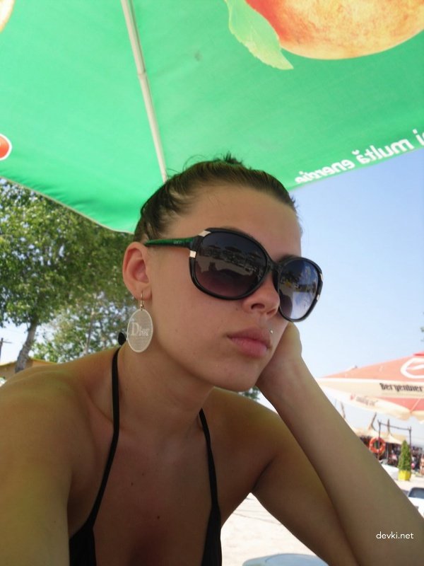 Hot Babes Flashing Tits on the Beach: Amateur Photo Collection