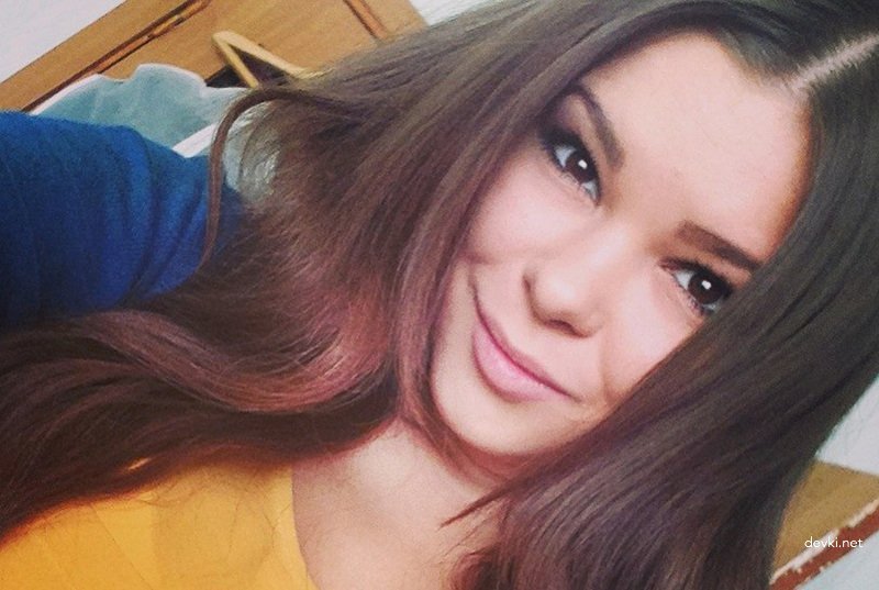 Young Girl Sells Body: Explicit Amateur Photo Shoot