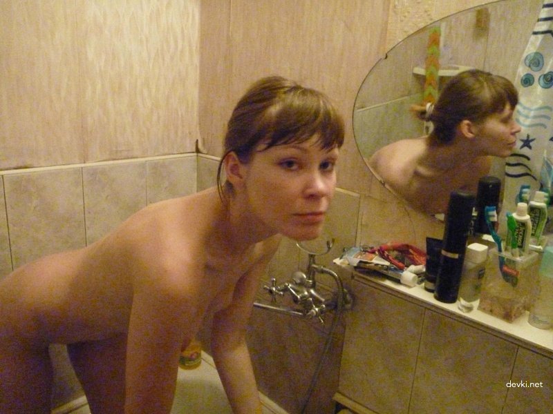 Young Girl Shaving Legs in Bathroom - Explicit Amateur Photo