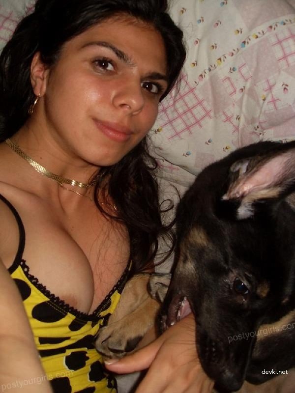 Young Girl Flaunts Her Mature Curves: Amateur Explicit Photo