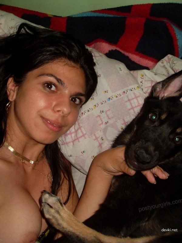 Young Girl Flaunts Her Mature Curves: Amateur Explicit Photo