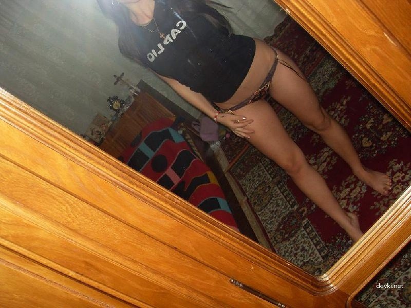 Young Girl Flaunts Her Mature Curves: Amateur Explicit Photo