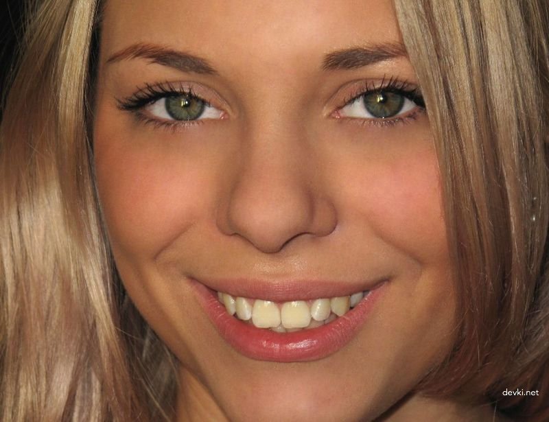 Amateur Babe Flaunts Her Intimate Area: Explicit Figure Display