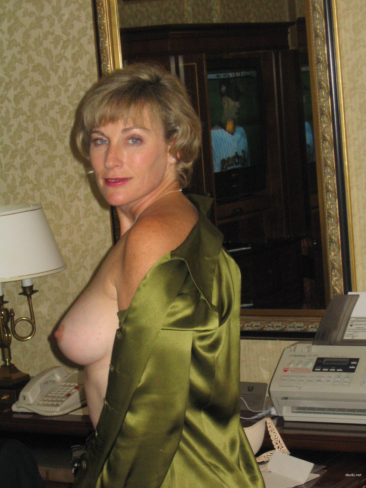 55-year-old woman wants to relive her erotic youth - Explicit Amateur Photos