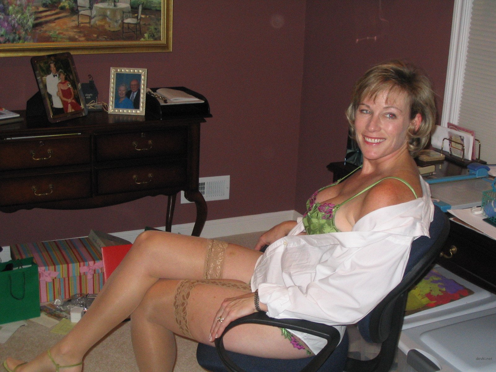 55-year-old woman wants to relive her erotic youth - Explicit Amateur Photos