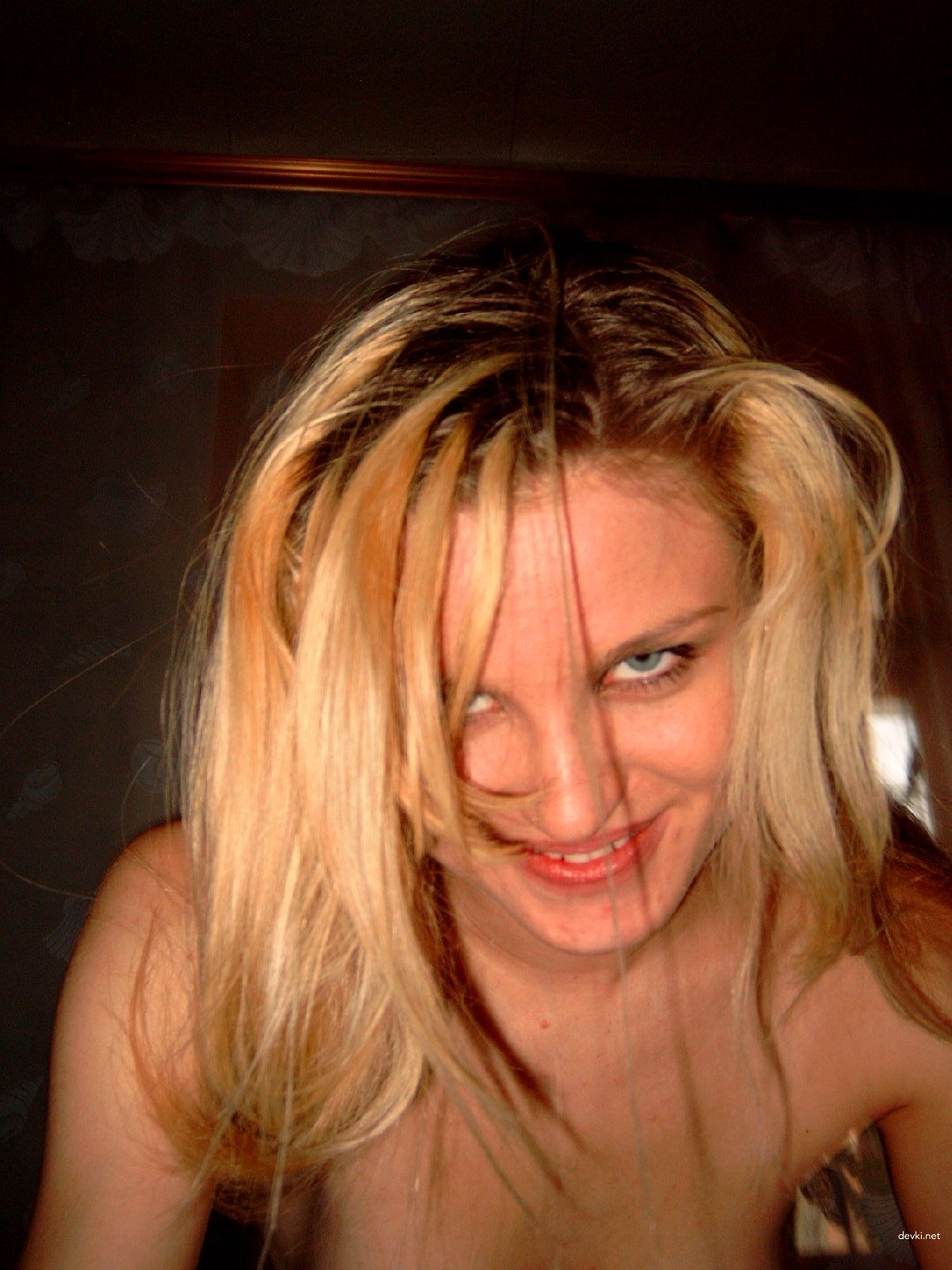 Seductive Blonde Bombshell Flaunts Her Beauty in Amateur Photos