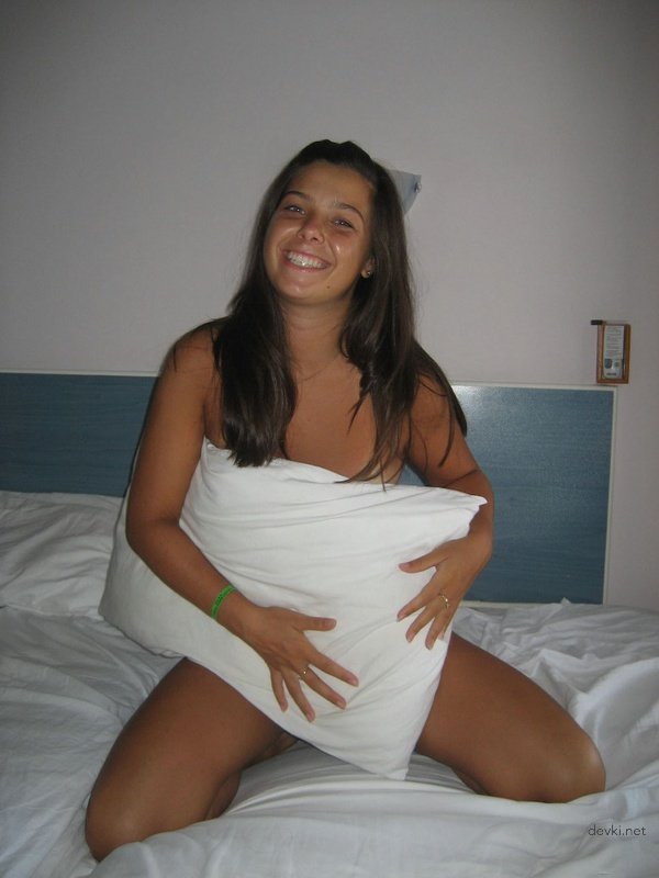 Sultry Mulatto Babe in Bed: Amateur Photo with Explicit Content