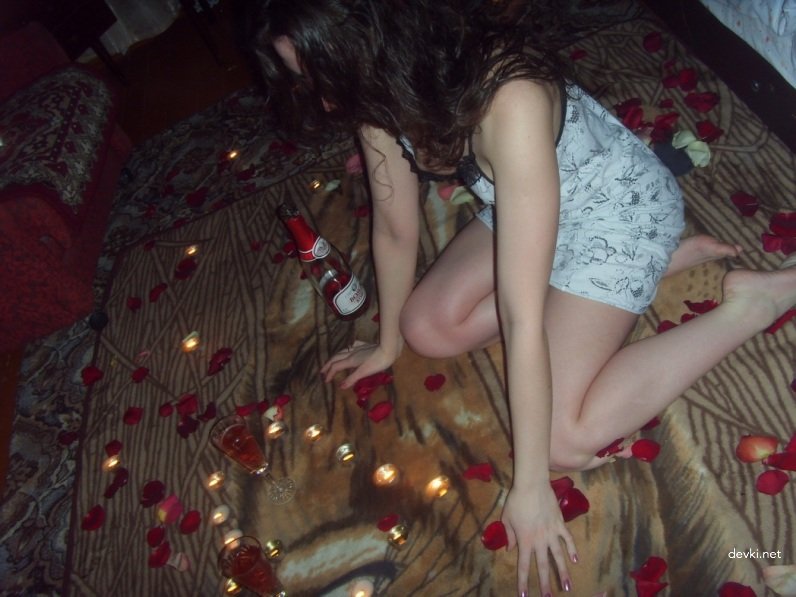 Private Wet Girl Bath Photos: Explicit Amateur Shots