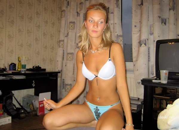 Seductive Girl in Lingerie Flaunts Hot Body - Amateur Photo