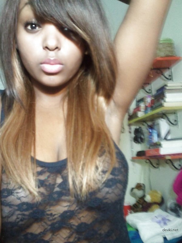 Curvy Mulatto with Big Tits: Amateur Photo Collection