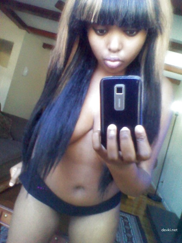 Curvy Mulatto with Big Tits: Amateur Photo Collection