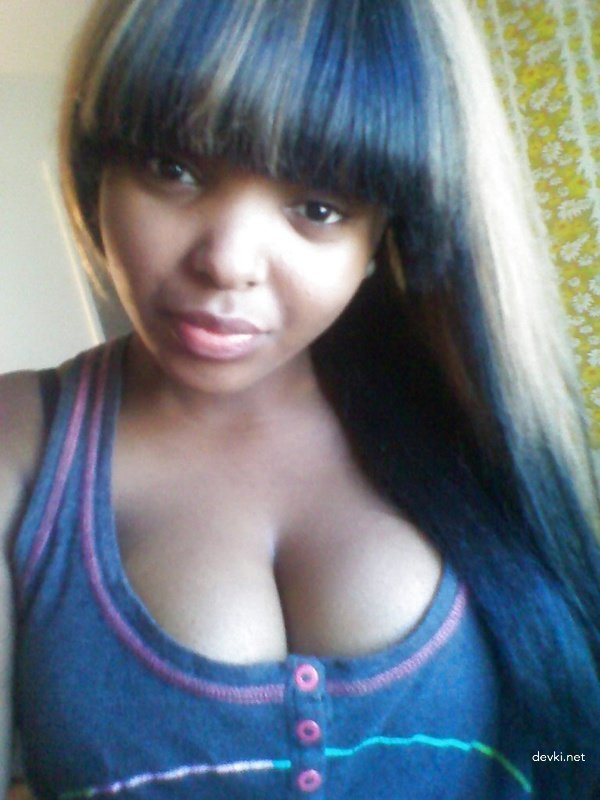 Curvy Mulatto with Big Tits: Amateur Photo Collection