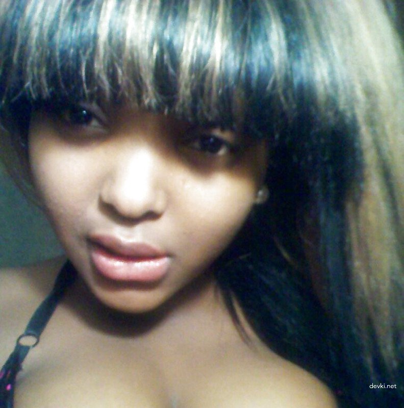 Curvy Mulatto with Big Tits: Amateur Photo Collection