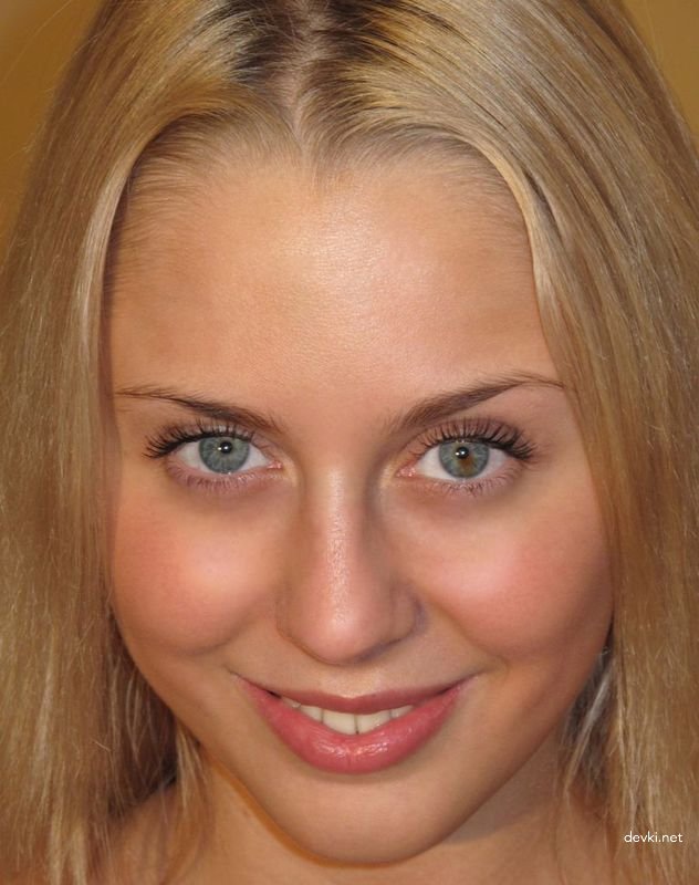 Blue-eyed beauty in stockings: Explicit amateur photo