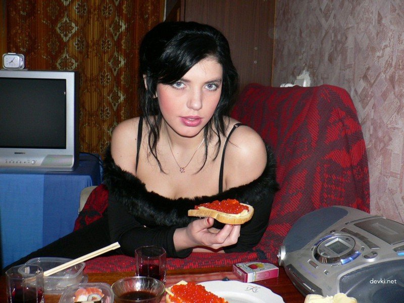 Amateur Prostitute Takes Bath: Explicit XXX Photoshoot