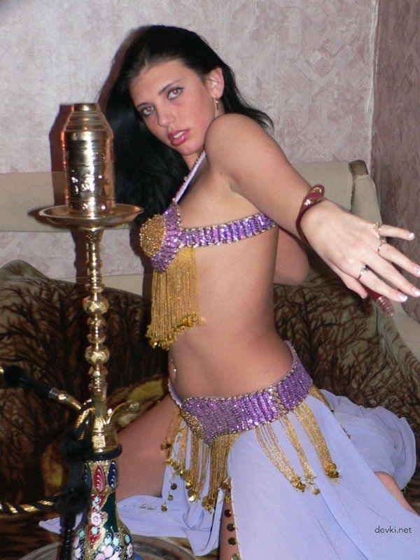 Amateur Prostitute Takes Bath: Explicit XXX Photoshoot