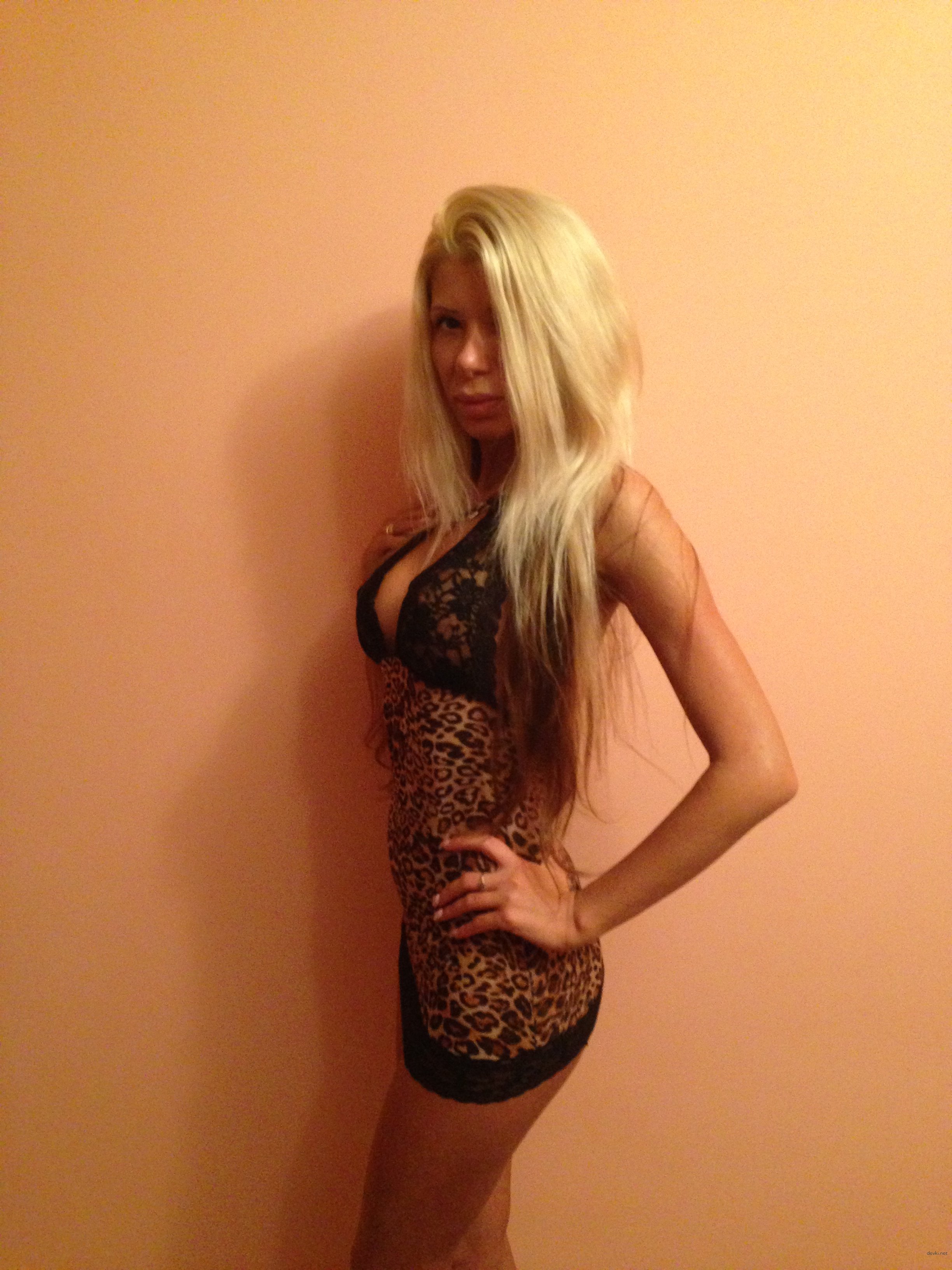 Seductive Blonde Amateur Homemade Photos: Explicit XXX Content