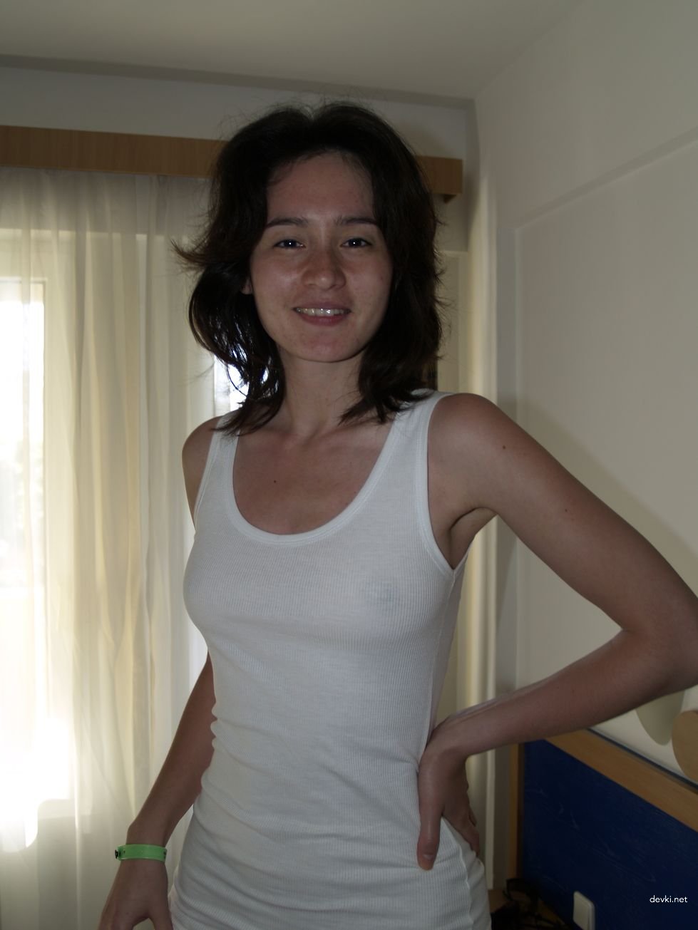 Hot Tajik Girl Reveals Her Assets in Amateur Photo Shoot