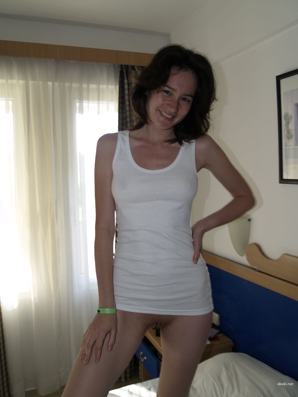 Hot Tajik Girl Reveals Her Assets in Amateur Photo Shoot
