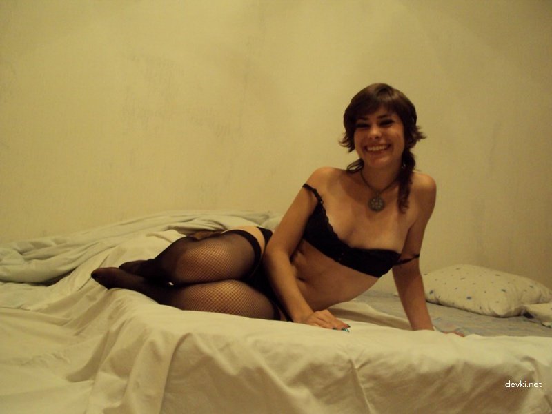 Young girl wearing stockings: Explicit amateur photo shoot