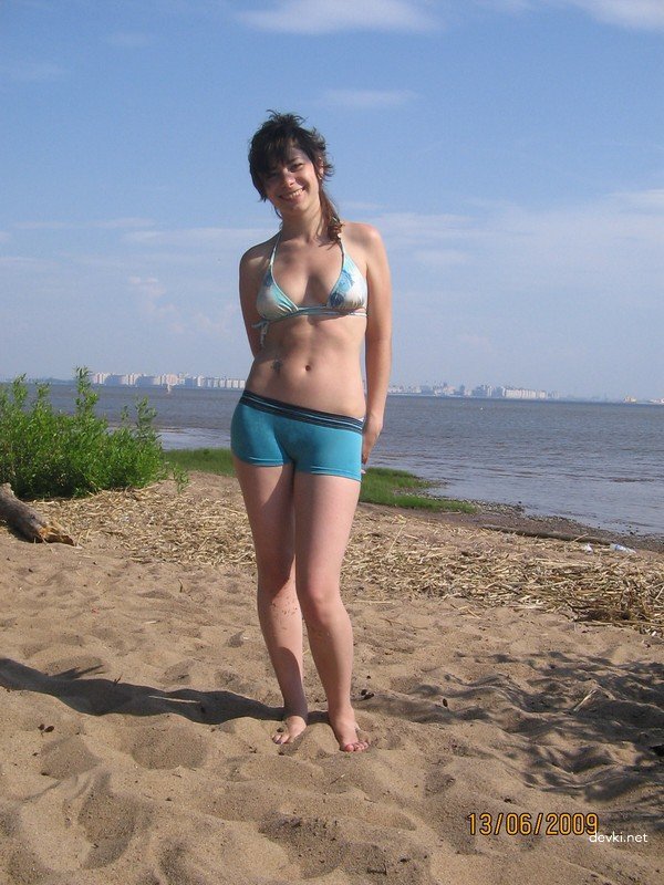 Young girl wearing stockings: Explicit amateur photo shoot