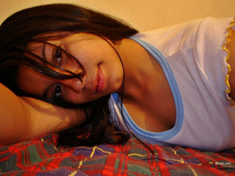 Seductive Mulatto Strips Naked - Amateur Explicit Photo