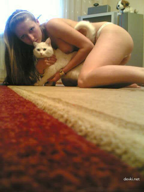 Naked College Girl at Home: Explicit Amateur Photo Shoot