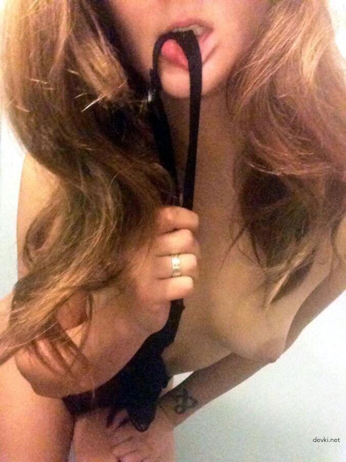 Hot babe with perfect body posing naked - Explicit XXX Photos