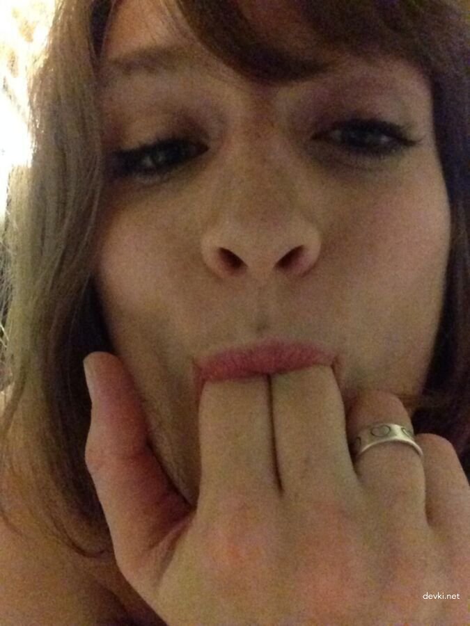 Hot babe with perfect body posing naked - Explicit XXX Photos