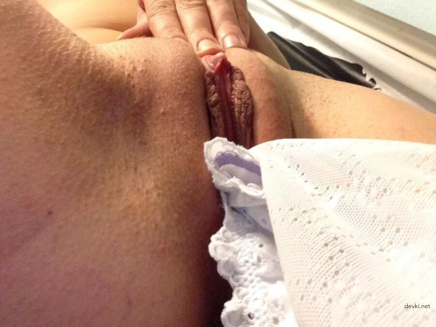 Hot babe with perfect body posing naked - Explicit XXX Photos