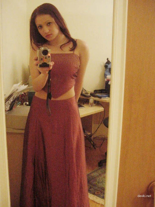 Young Babe Exposed Her Tits - Explicit Amateur Photo Shoot