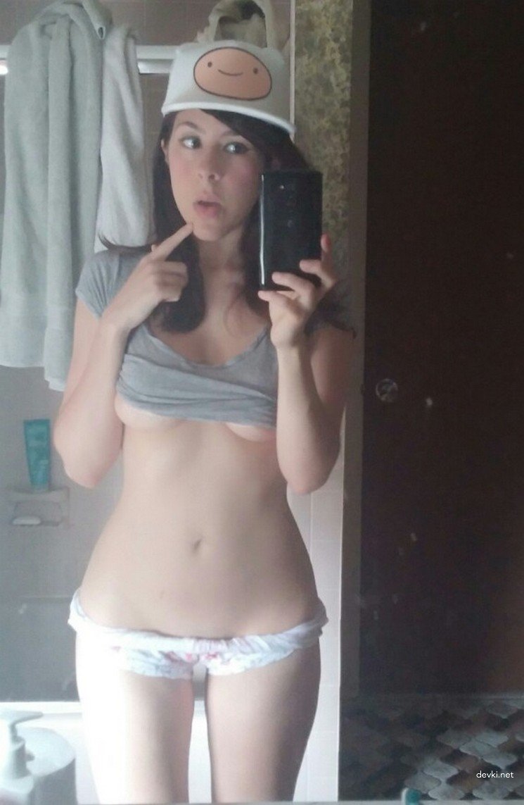 Naked Busty Amateur Babe with Curvy Figure Exposed