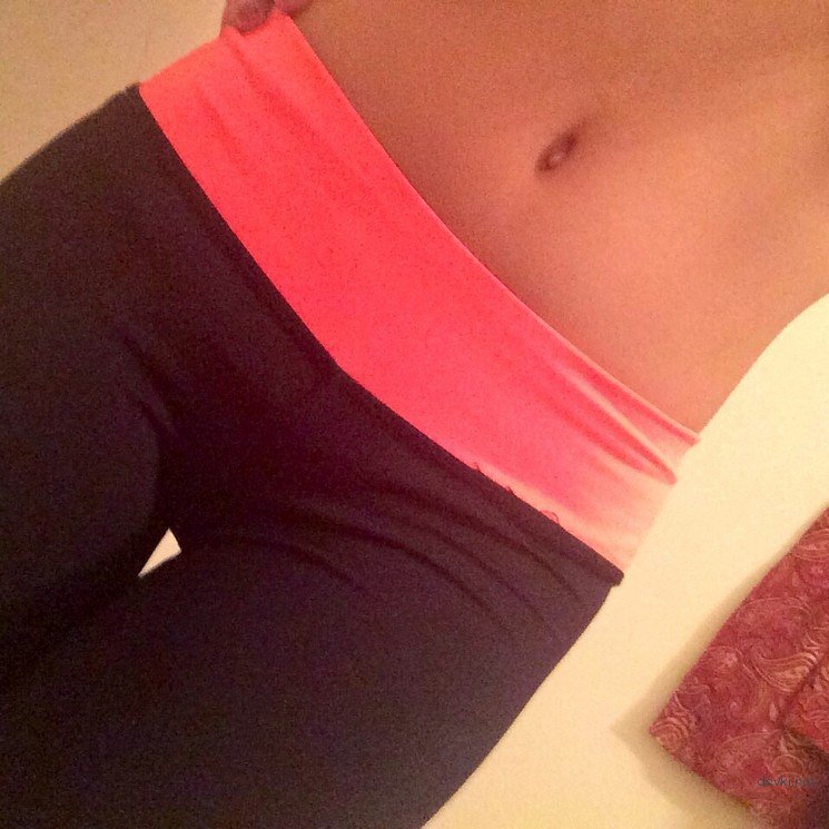 Naked Babe in Glasses: Explicit Amateur Photo Shoot