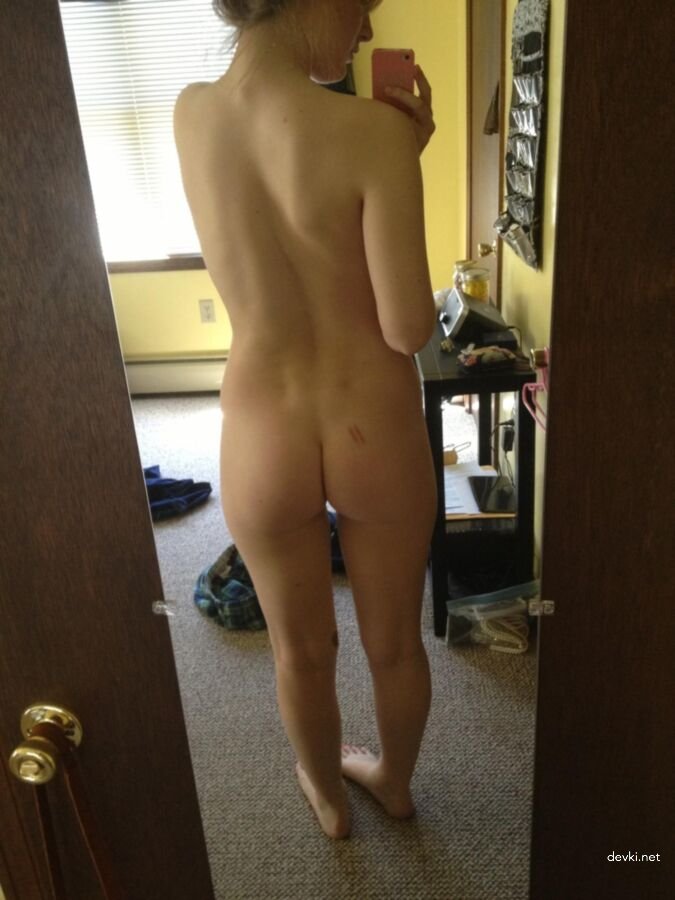 Explicit Naked Student Girl Photo - Hot Amateur College Babe Exposed